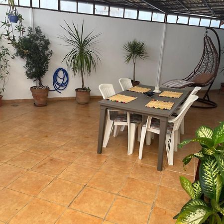 Appartement Elegant Et Climatise Au Centre Avec Terrasse - Proche Plage Et Attractions ! Tanger Exterior foto