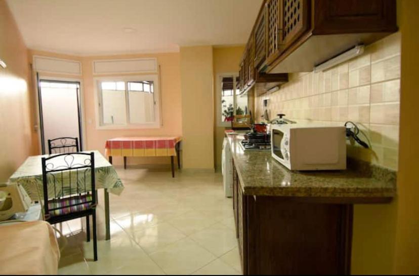 Appartement Elegant Et Climatise Au Centre Avec Terrasse - Proche Plage Et Attractions ! Tanger Exterior foto