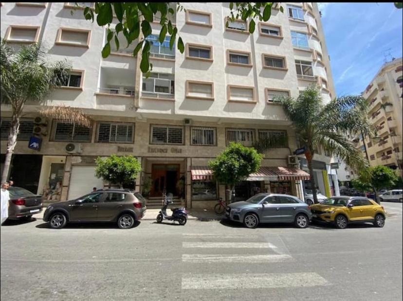 Appartement Elegant Et Climatise Au Centre Avec Terrasse - Proche Plage Et Attractions ! Tanger Exterior foto